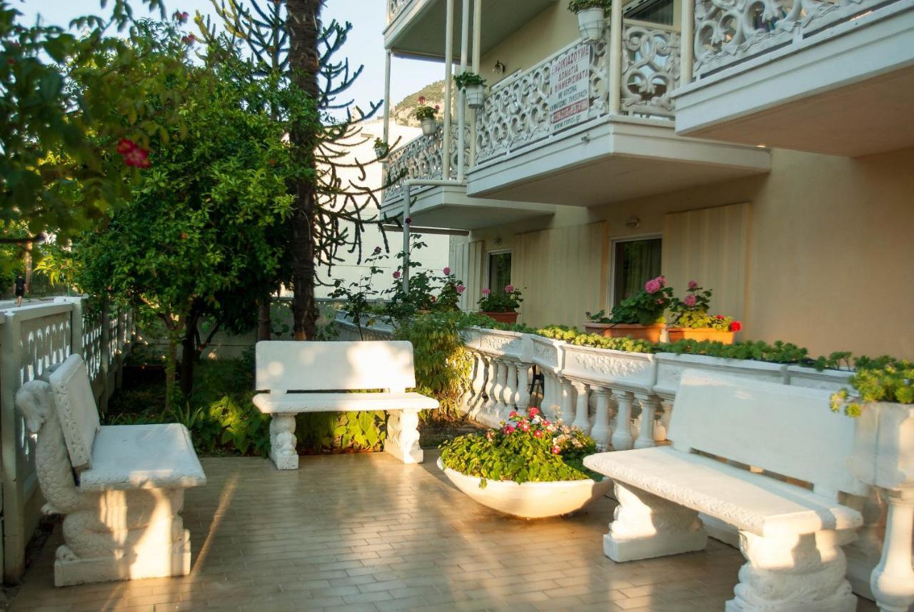 Ronzi Apartments Kamena Vourla Exterior foto